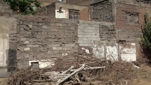 Diyarbakır’da metruk yapıların yıkımı sürüyor