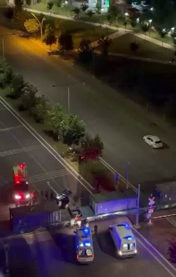 DİYARBAKIR’DA OTOMOBİL, YÜK TRENİ İLE ÇARPIŞTI. KAZADA 2 KİŞİ YARALANDI.