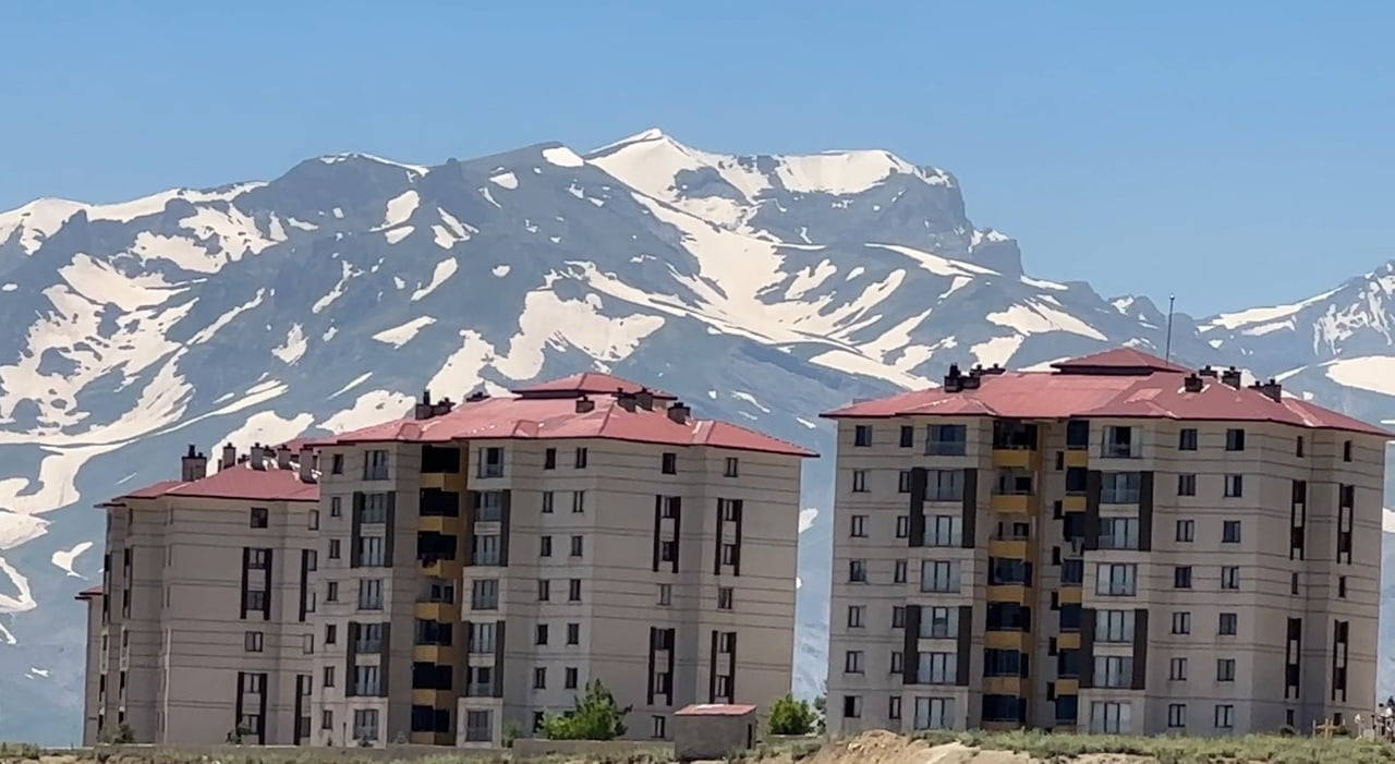 DOĞU ANADOLU BÖLGESİ'NİN SAKLI CENNETİ HAKKARİ'NİN YÜKSEKOVA İLÇESİ, COĞRAFİ YAPISININ SUNDUĞU...