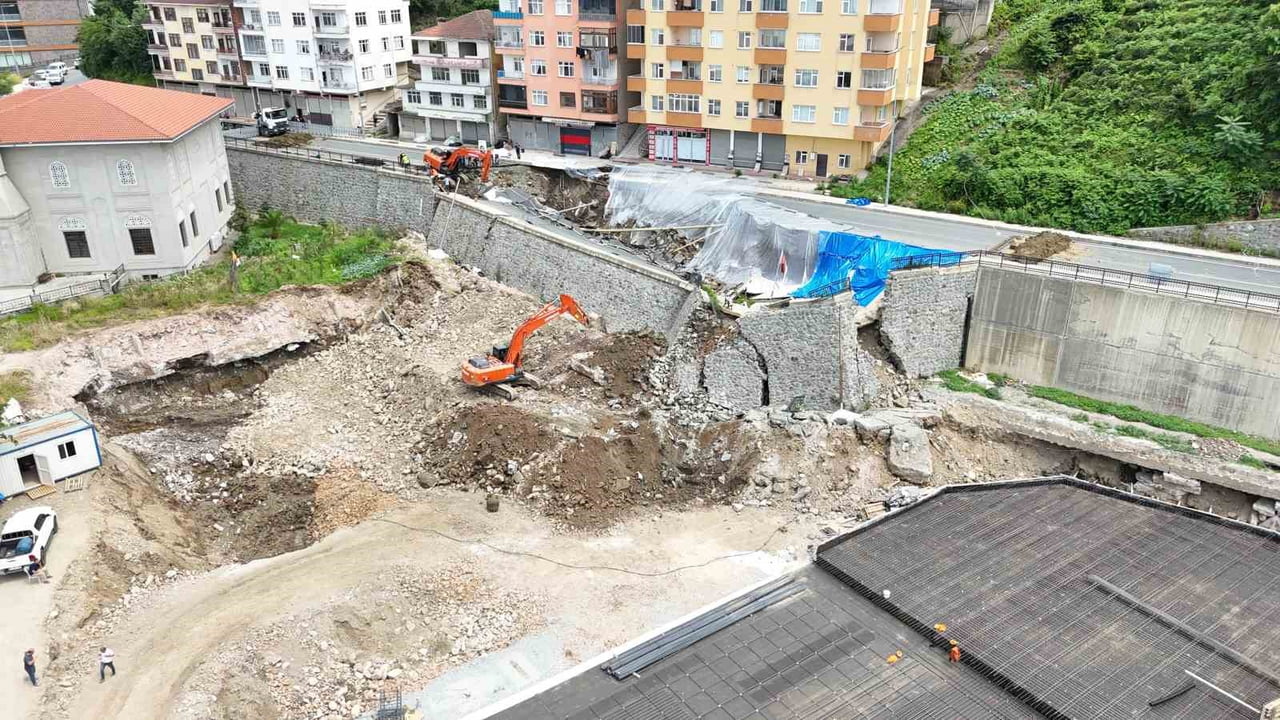 DOĞU KARADENİZ'DE SON YILLARDA FARKLI NOKTALARDA MEYDANA GELEN İSTİNAT DUVARI ÇÖKMELERİ, DİK...
