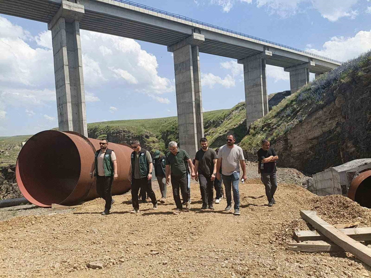 DSİ BÖLGE MÜDÜRÜ SERDAR KOTAN KARS'TAKİ SULAMA YATIRIMLARINI YERİNDE İNCELEDİ(KARS-İHA)