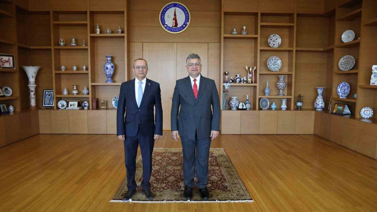 DUMLUPINAR ÜNİVERSİTESİ İLE ORMAN BÖLGE MÜDÜRLÜĞÜ'NDEN YEŞİL GELECEK İÇİN İŞ...