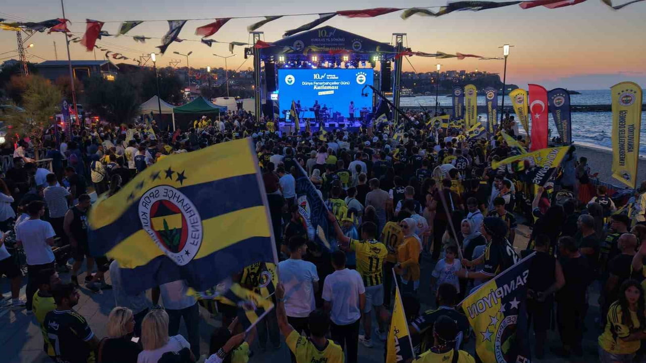 DÜNYA FENERBAHÇELİLER GÜNÜ İLE ARNAVUTKÖY FENERBAHÇELİLER DERNEĞİ’NİN 10. KURULUŞ YIL DÖNÜMÜ...