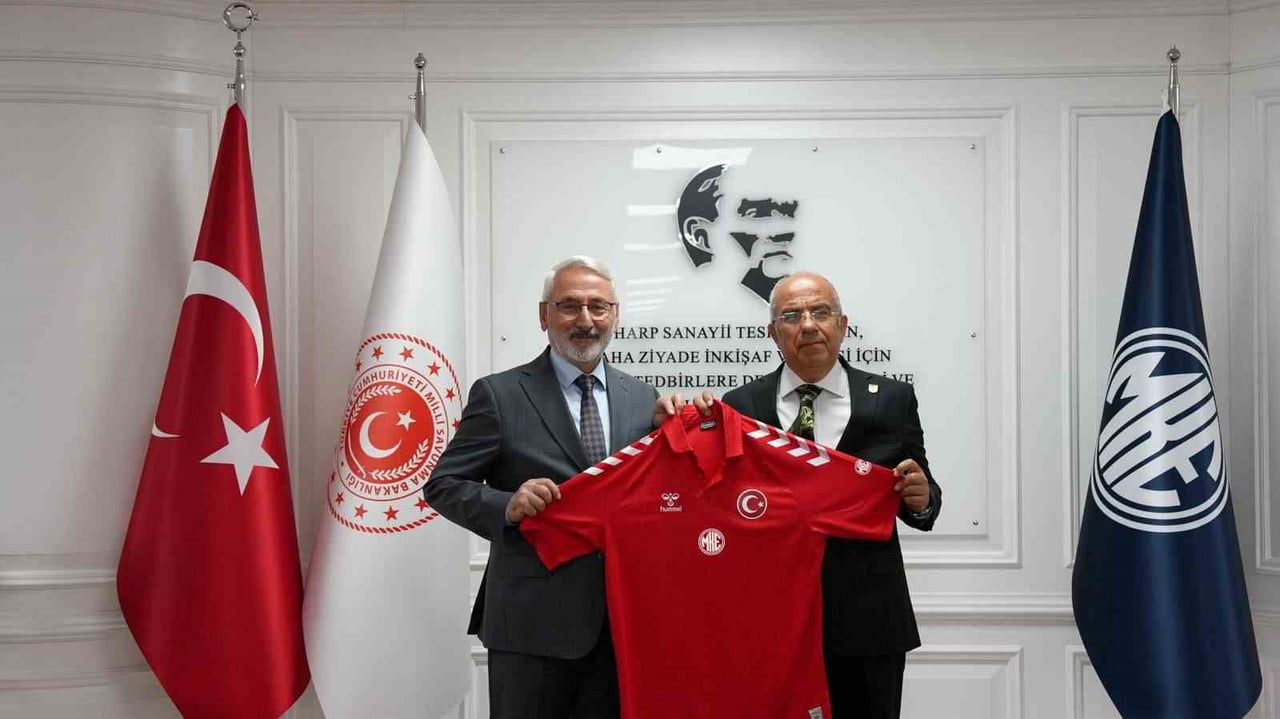 DÜNYA SAHNESİNE ÇIKAN MİLLİ SPORCULAR, AY-YILDIZLI FORMALARINDA MKE LOGOSU İLE MÜCADELE...