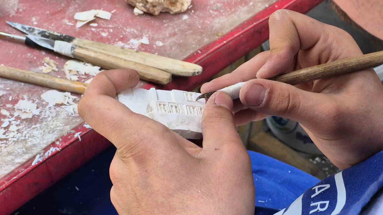 DÜNYADA SADECE ESKİŞEHİR'DE ÇIKARILAN AMA USTA YETİŞMEMESİ VE GENÇLERİN İLGİSİZLİĞİ NEDENİYLE...