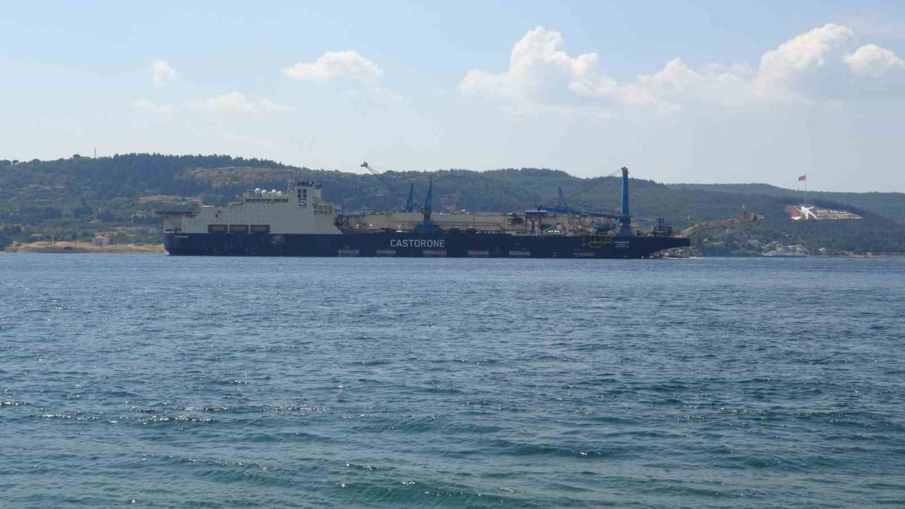 DÜNYANIN EN BÜYÜK VE EN GELİŞMİŞ BORU DÖŞEME GEMİLERİNDEN BİRİ OLAN CASTORONE, ÇANAKKALE...