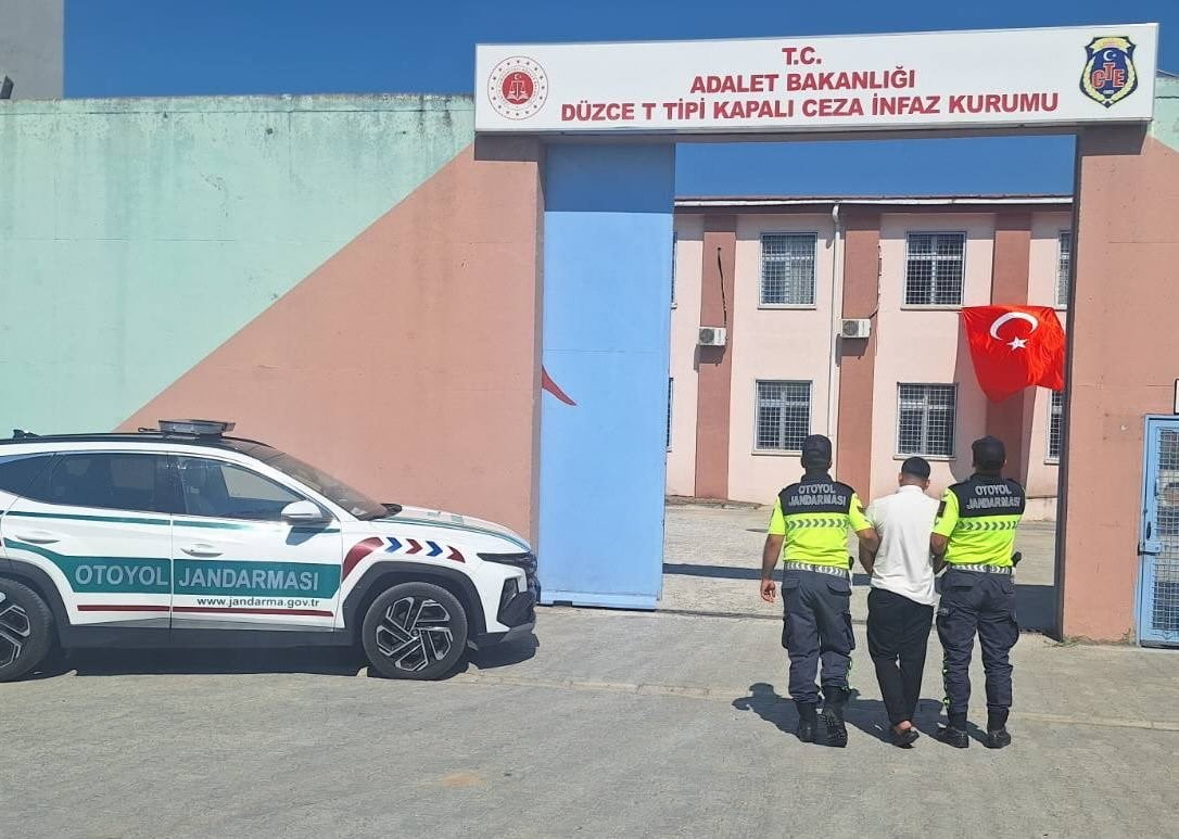 DÜZCE'DE POLİS VE JANDARMA EKİPLERİ TARAFINDAN YAPILAN DENETİMLERDE 14 BİN 760 ŞAHIS SORGULANDI...