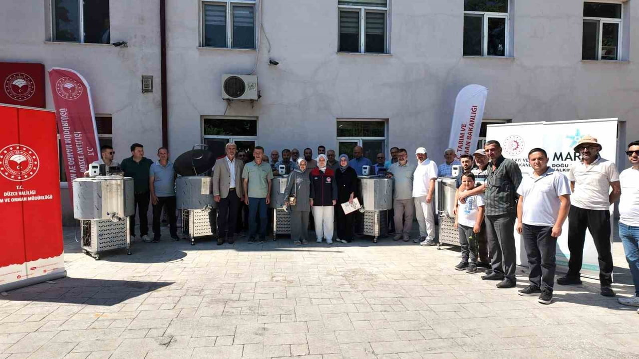 DÜZCE'DE SÜT ÜRETİMİNDE KALİTE VE HİJYEN STANDARTLARININ YÜKSELTİLMESİ AMACIYLA HAYATA GEÇİRİLEN...