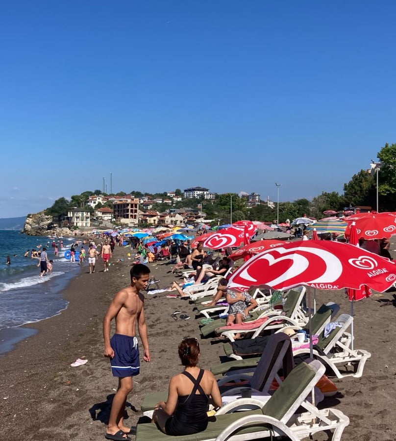 DÜZCE'NİN KARADENİZ'E AÇILAN KAPISI KONUMUNDAKİ AKÇAKOCA İLÇESİNDE, SICAK HAVANIN TADINI ÇIKARMAK...