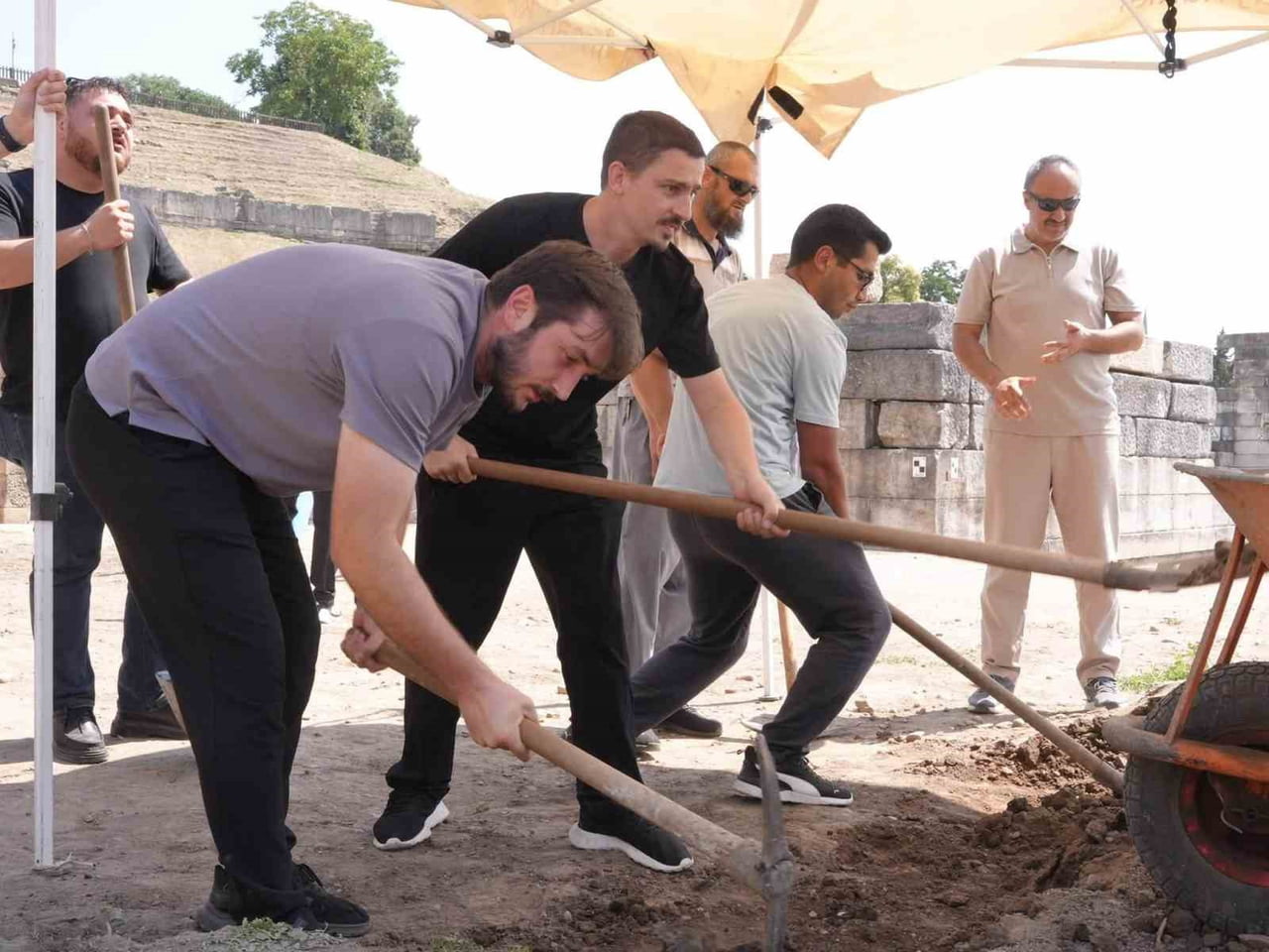 DÜZCE'NİN ÖNEMLİ TARİHİ DEĞERLERİNDEN KONURALP ANTİK KENTİ'NDE YAKLAŞIK 6 YILDIR DEVAM EDEN ANTİK...