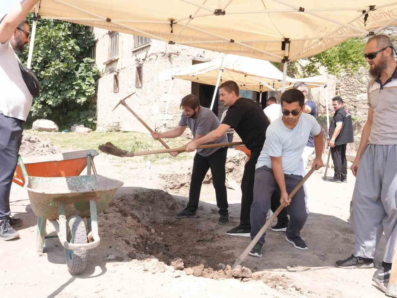 DÜZCE'NİN ÖNEMLİ TARİHİ DEĞERLERİNDEN KONURALP ANTİK KENTİ'NDE YAKLAŞIK 6 YILDIR DEVAM EDEN ANTİK...
