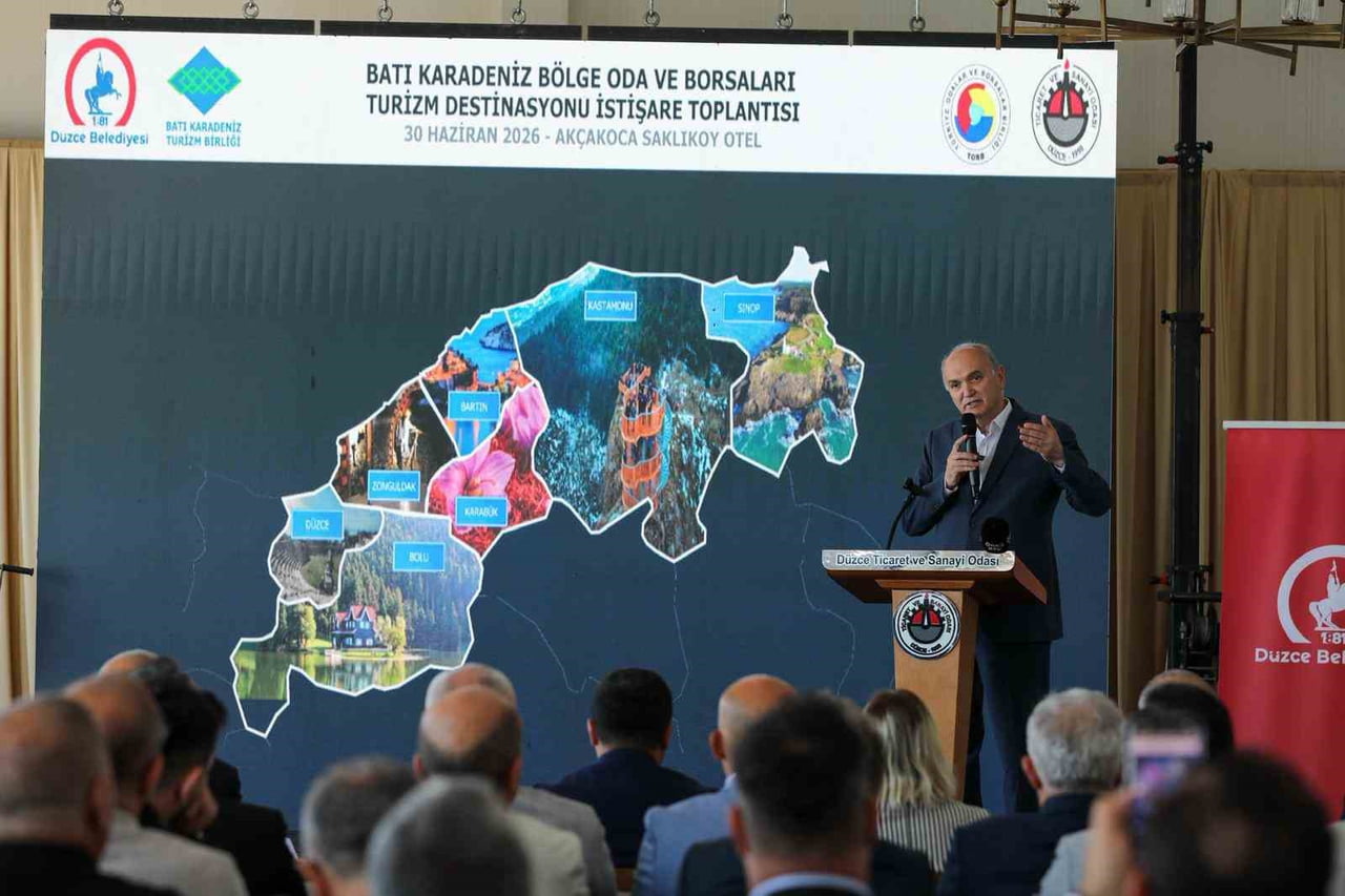 DÜZCE BELEDİYE BAŞKANI DR. FARUK ÖZLÜ, DÜZCE TİCARET VE SANAYİ ODASI (DTSO) TARAFINDAN DÜZENLENEN...