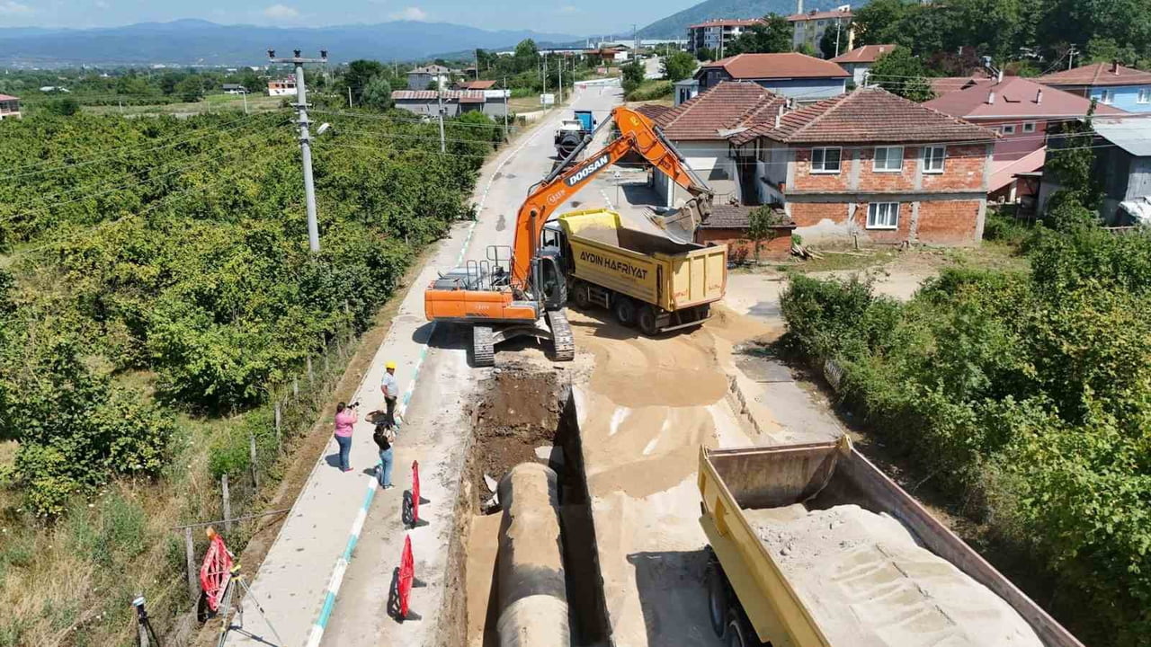 DÜZCE BELEDİYESİ, İÇME SUYU ALTYAPISINI GÜÇLENDİRMEK AMACIYLA UZUNMUSTAFA MAHALLESİ İLE BEYKÖY'DE...