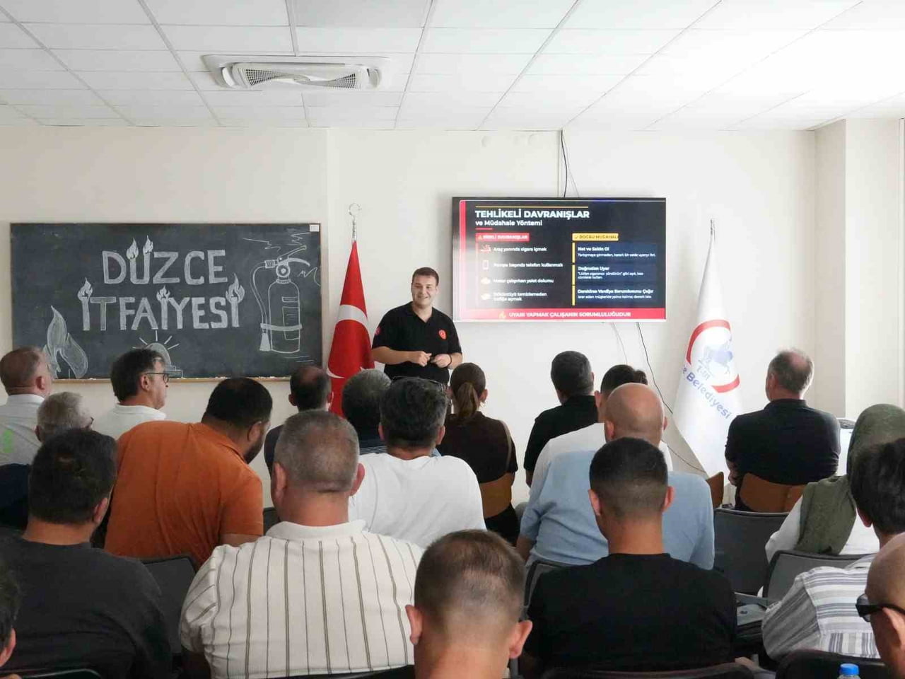 DÜZCE BELEDİYESİ İTFAİYE MÜDÜRLÜĞÜ, YANGINLARA KARŞI BİLİNÇLİ VE HAZIRLIKLI OLUNMASI AMACIYLA...