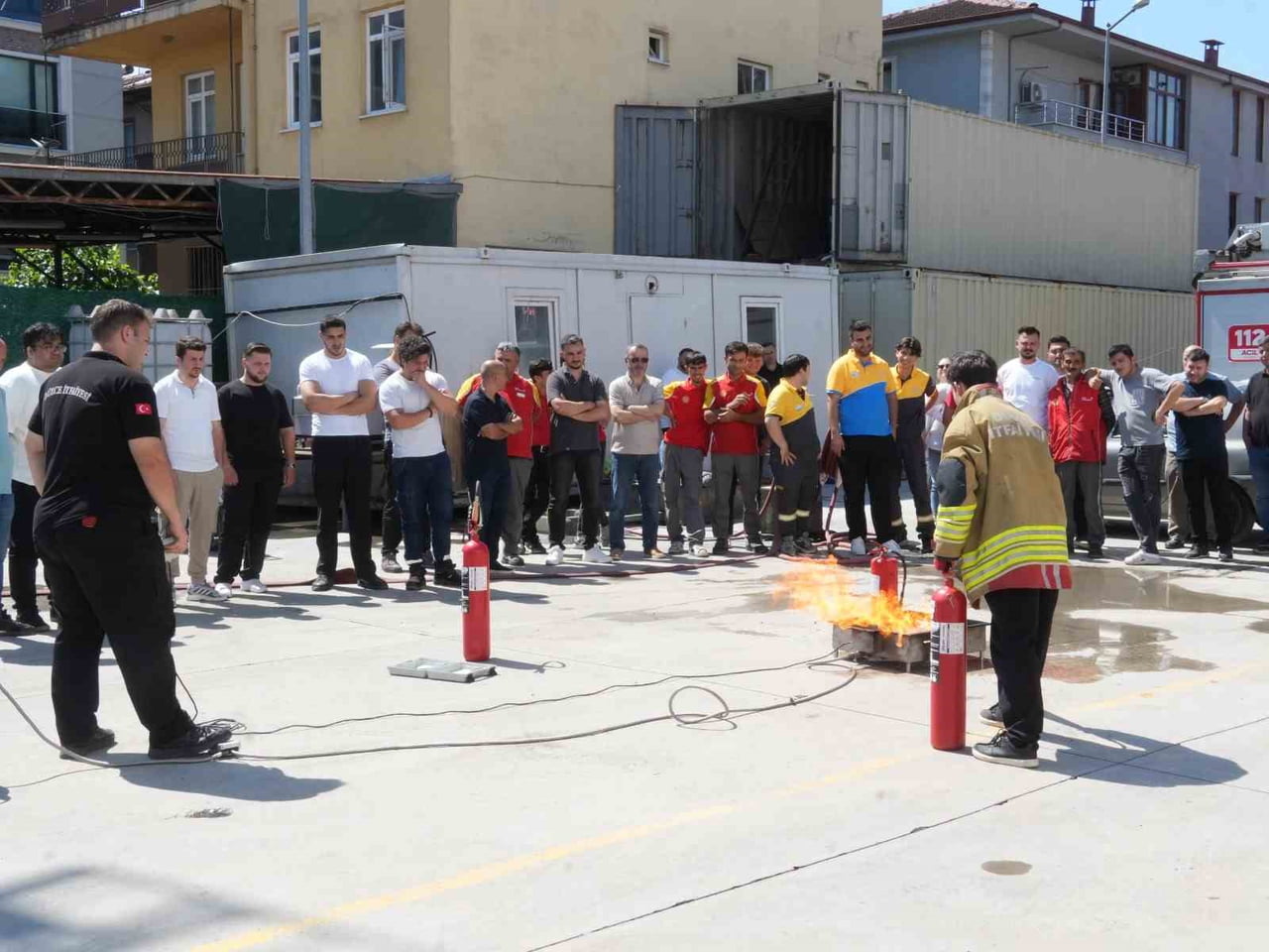 DÜZCE BELEDİYESİ İTFAİYE MÜDÜRLÜĞÜ, YANGINLARA KARŞI BİLİNÇLİ VE HAZIRLIKLI OLUNMASI AMACIYLA...