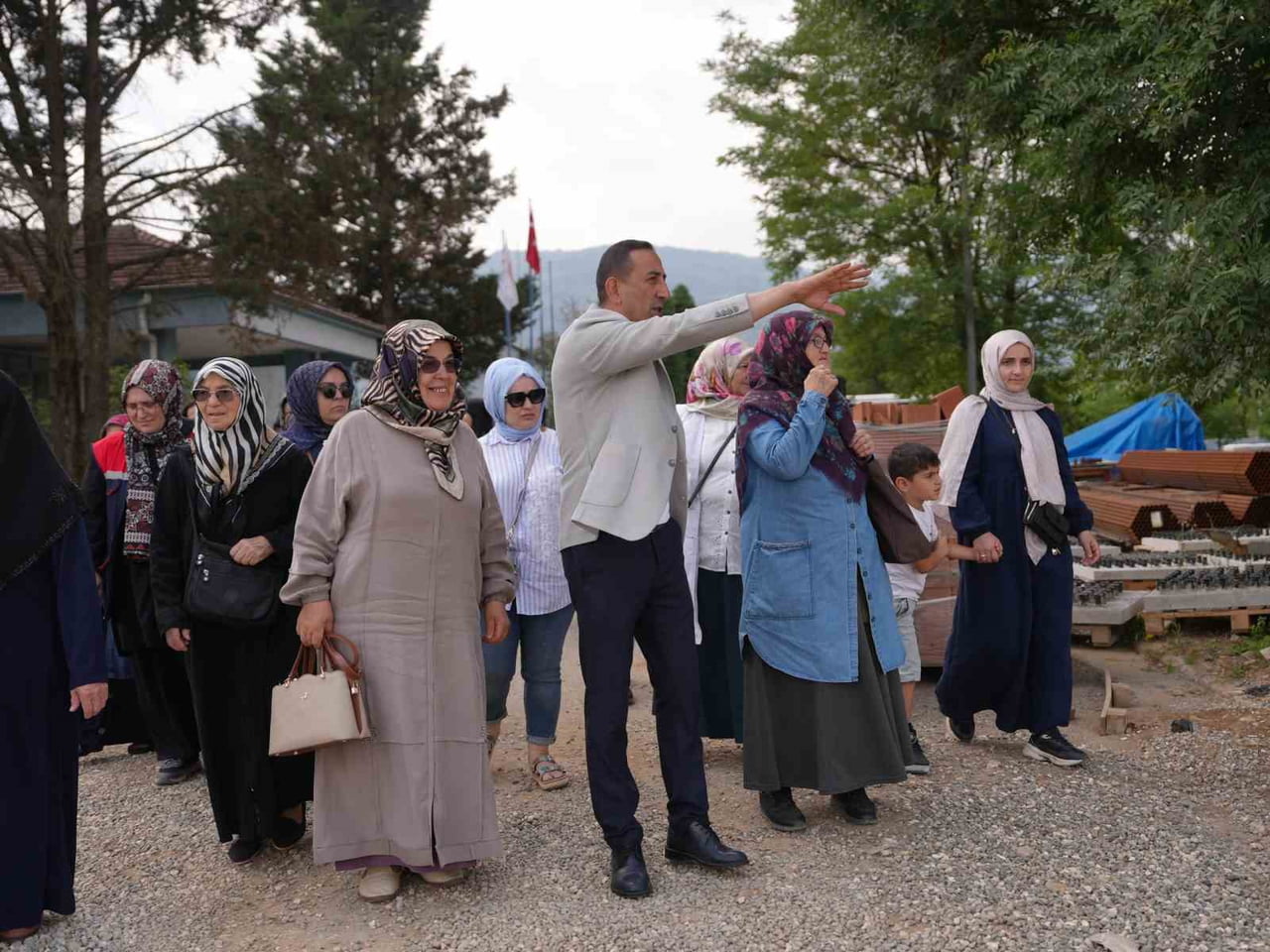DÜZCE BELEDİYESİ, "BELEDİYE HİZMETTE, KADINLAR KEŞİFTE" PROGRAMIYLA KADINLARI ŞEHRİN GELECEĞİNE...