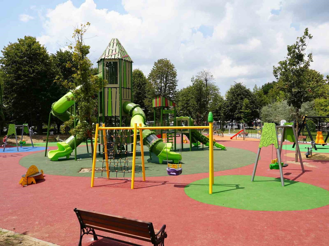 DÜZCE BELEDİYESİ, SON 6 YILDA 61 YENİ PARKI HİZMETE SUNARKEN, 2026 VE 2027 YILLARINDA 16 YENİ PARK...
