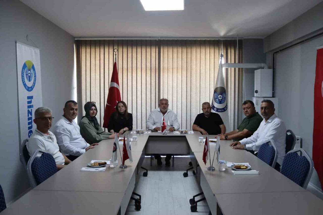 DÜZCE’DE 15 TEMMUZ DEMOKRASİ VE MİLLİ BİRLİK GÜNÜ DOLAYISIYLA BİR ARAYA GELEN HAK-İŞ’E BAĞLI...