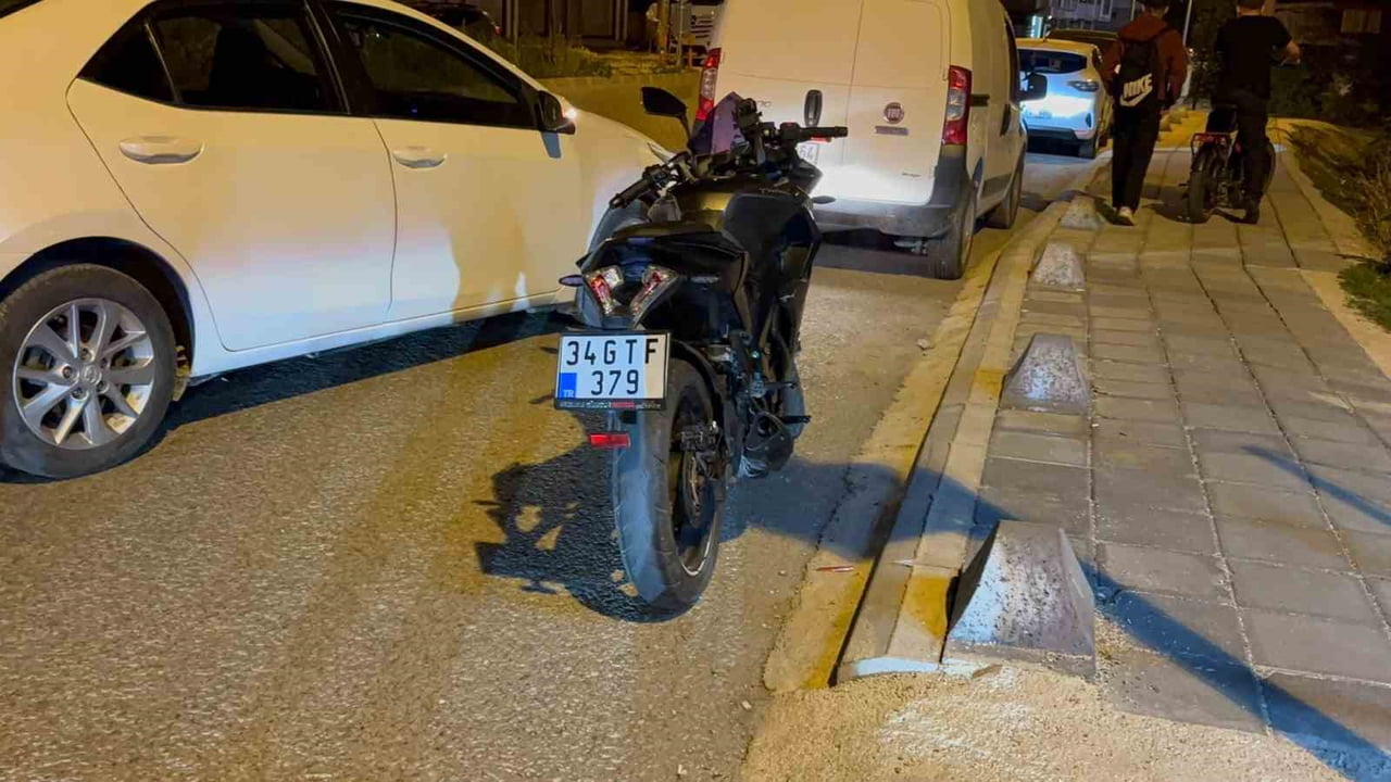 DÜZCE’DE BEYCİLER KAVŞAĞI’NDA MEYDANA GELEN MOTOSİKLET KAZASINDA 3 KİŞİ YARALANDI