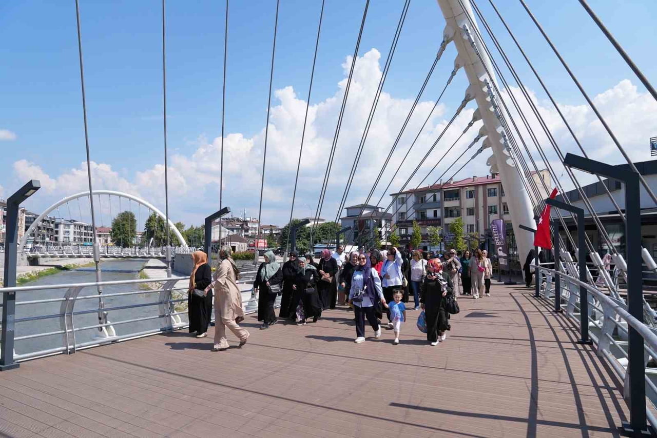 DÜZCE’DE KADINLAR, ŞEHRİN GELECEĞİNE YÖN VEREN PROJELERİ SAHADA İNCELEME FIRSATI BULDU.