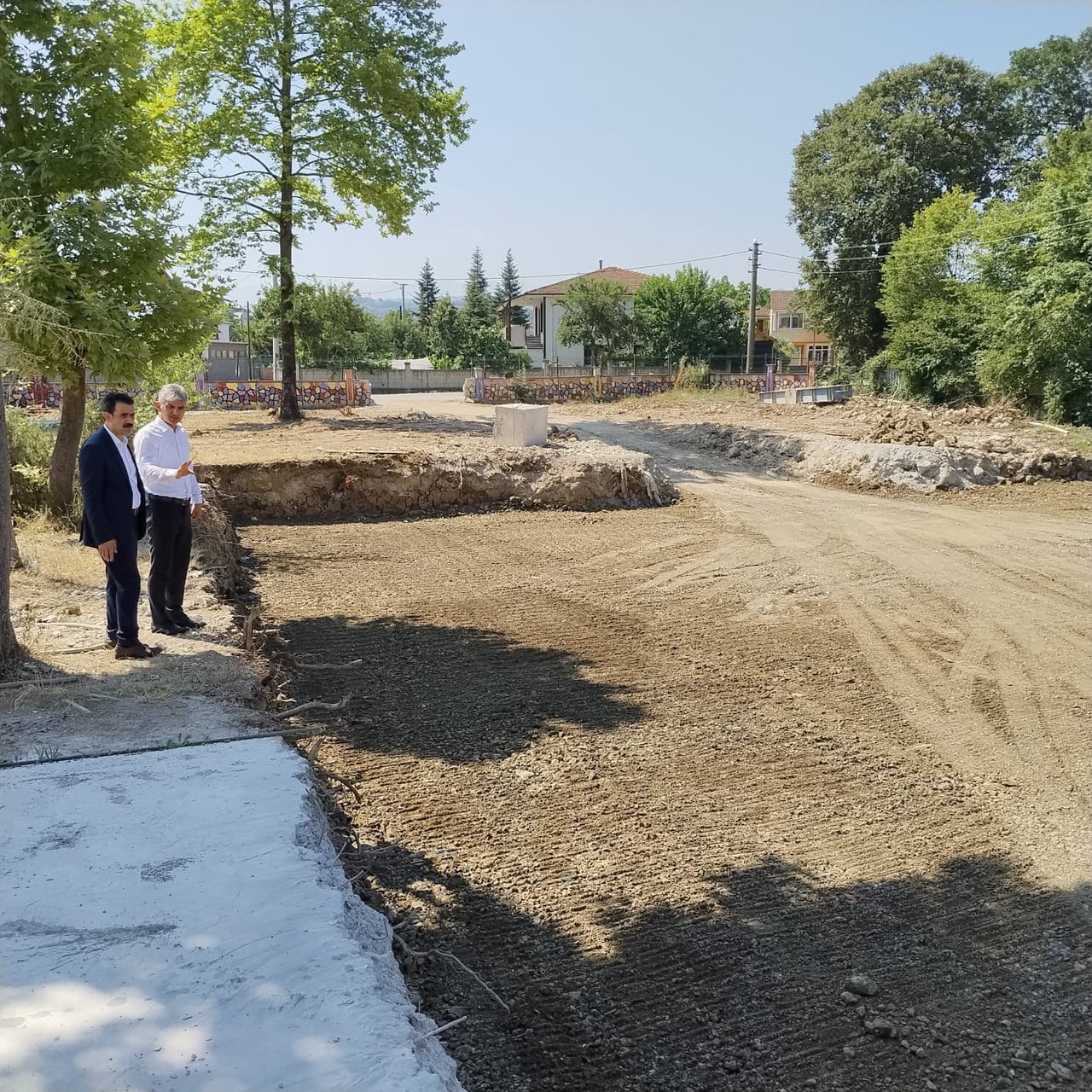 DÜZCE İL MİLLÎ EĞİTİM MÜDÜR VEKİLİ TALHA CEBECİ, YAPIMI DEVAM EDEN OKUL İNŞAATLARINDA...
