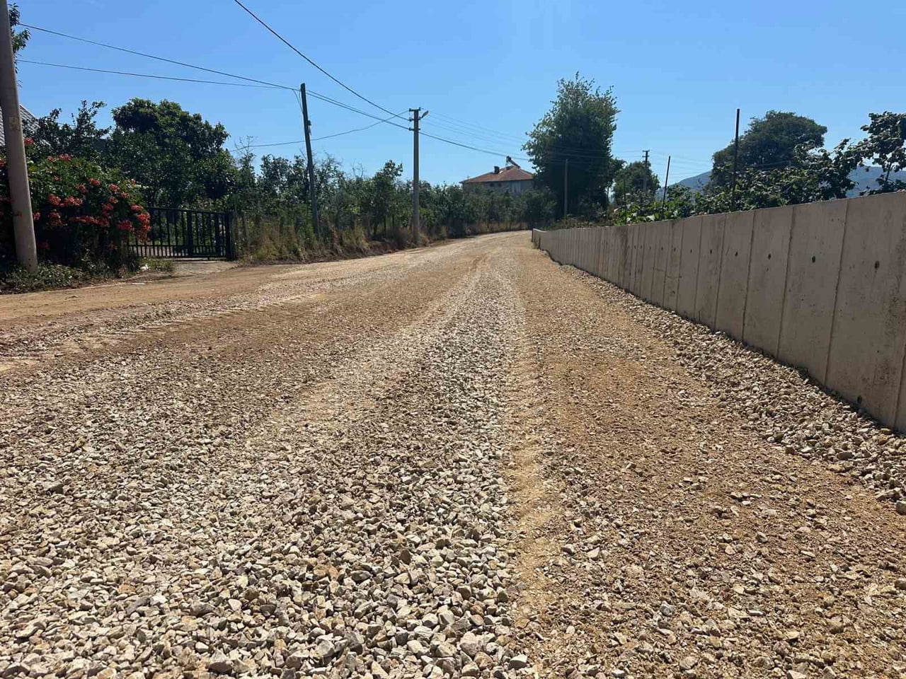 DÜZCE İL ÖZEL İDARESİ, AKÇAKOCA İLÇESİNE BAĞLI HASANÇAVUŞ KÖYÜ'NDE SATHİ KAPLAMA (SOĞUK ASFALT)...