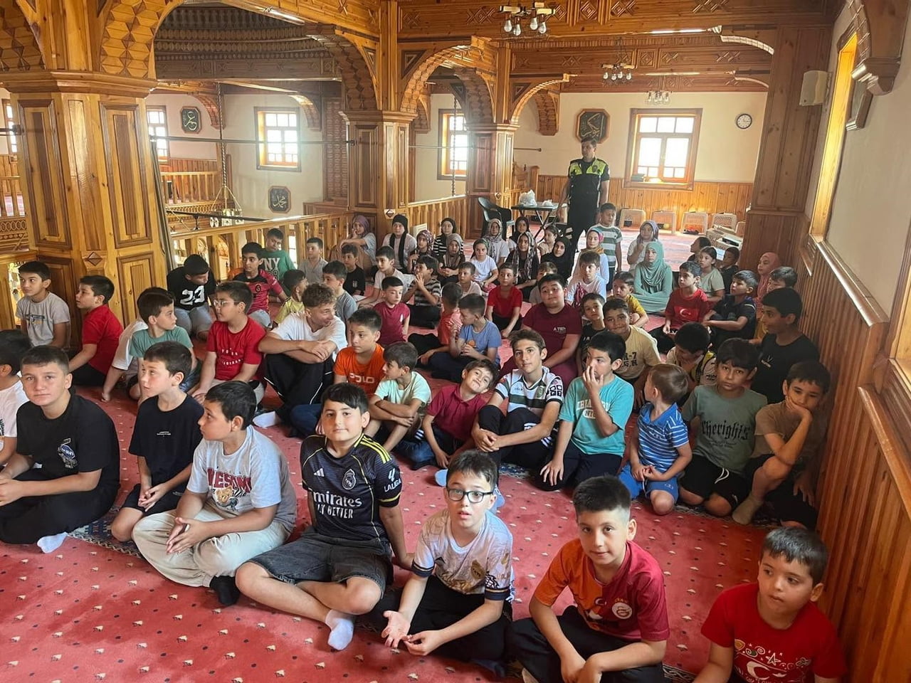 DÜZCE’NİN CUMAYERİ İLÇESİNDE MERKEZ CAMİ YAZ KUR’AN KURSU ÖĞRENCİLERİ, TRAFİK GÜVENLİĞİ KONUSUNDA...