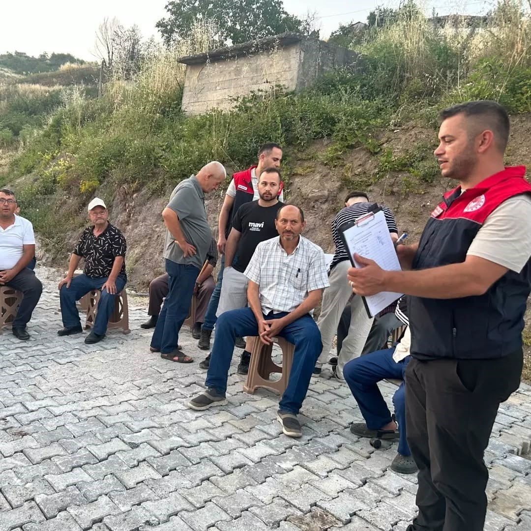 DÜZCE’NİN YIĞILCA İLÇESİNDE TARIM VE ORMAN MÜDÜRLÜĞÜ EKİPLERİ ÜRETİCİLERLE BİR ARAYA GELEREK...
