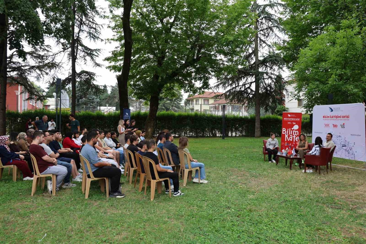 DÜZCE ÜNİVERSİTESİ BİLİM İLETİŞİMİ OFİSİ İLE TOPLUMSAL KATKI KOORDİNATÖRLÜĞÜ TARAFINDAN "GELECEĞİN...