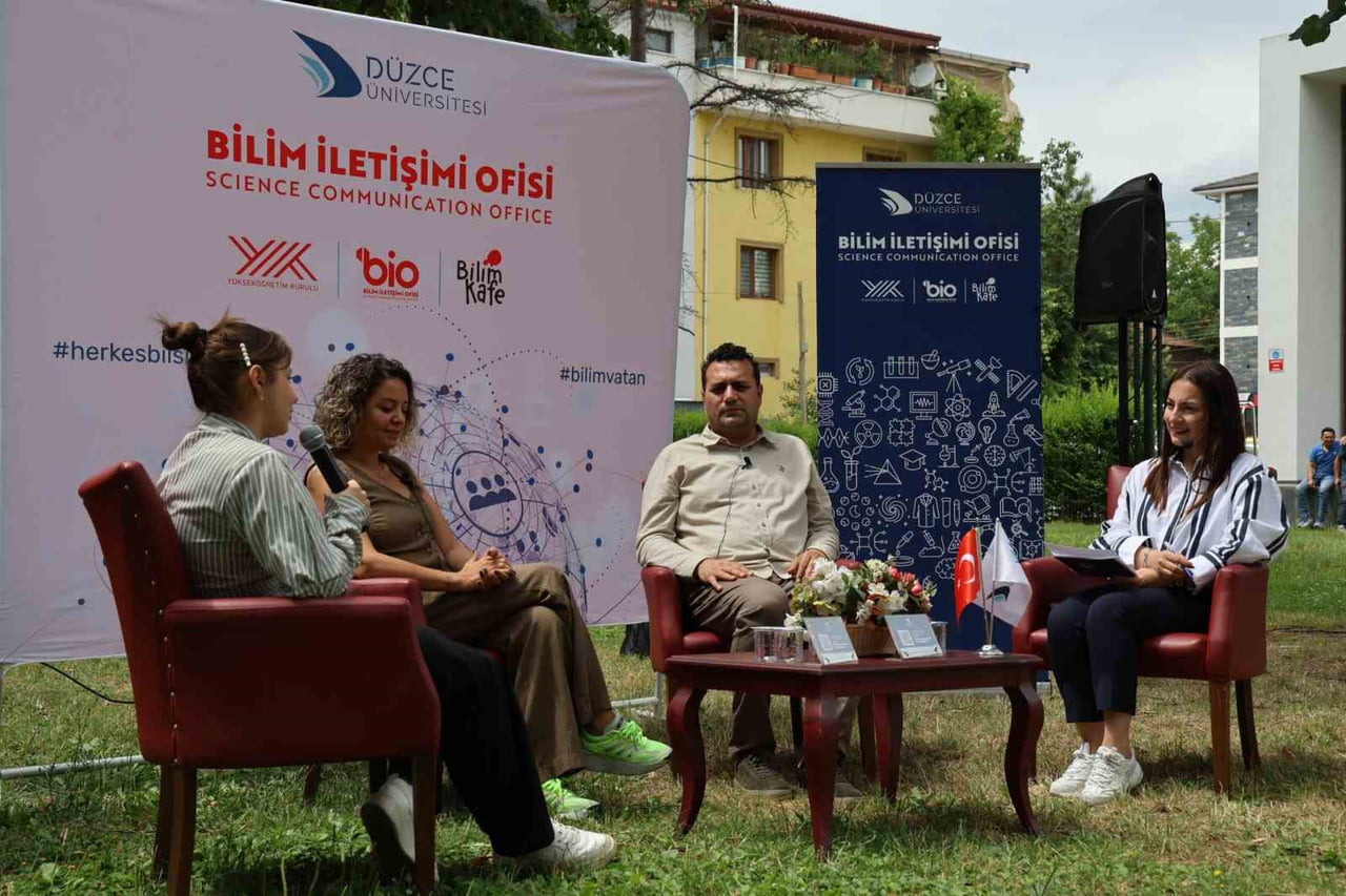 DÜZCE ÜNİVERSİTESİ BİLİM İLETİŞİMİ OFİSİ İLE TOPLUMSAL KATKI KOORDİNATÖRLÜĞÜ TARAFINDAN "GELECEĞİN...