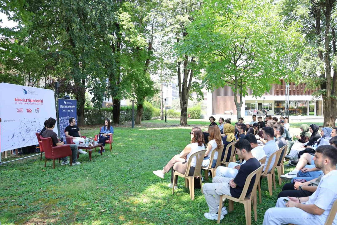 DÜZCE ÜNİVERSİTESİ BİLİM İLETİŞİMİ OFİSİ İLE TOPLUMSAL KATKI KOORDİNATÖRLÜĞÜ TARAFINDAN "GELECEĞİN...