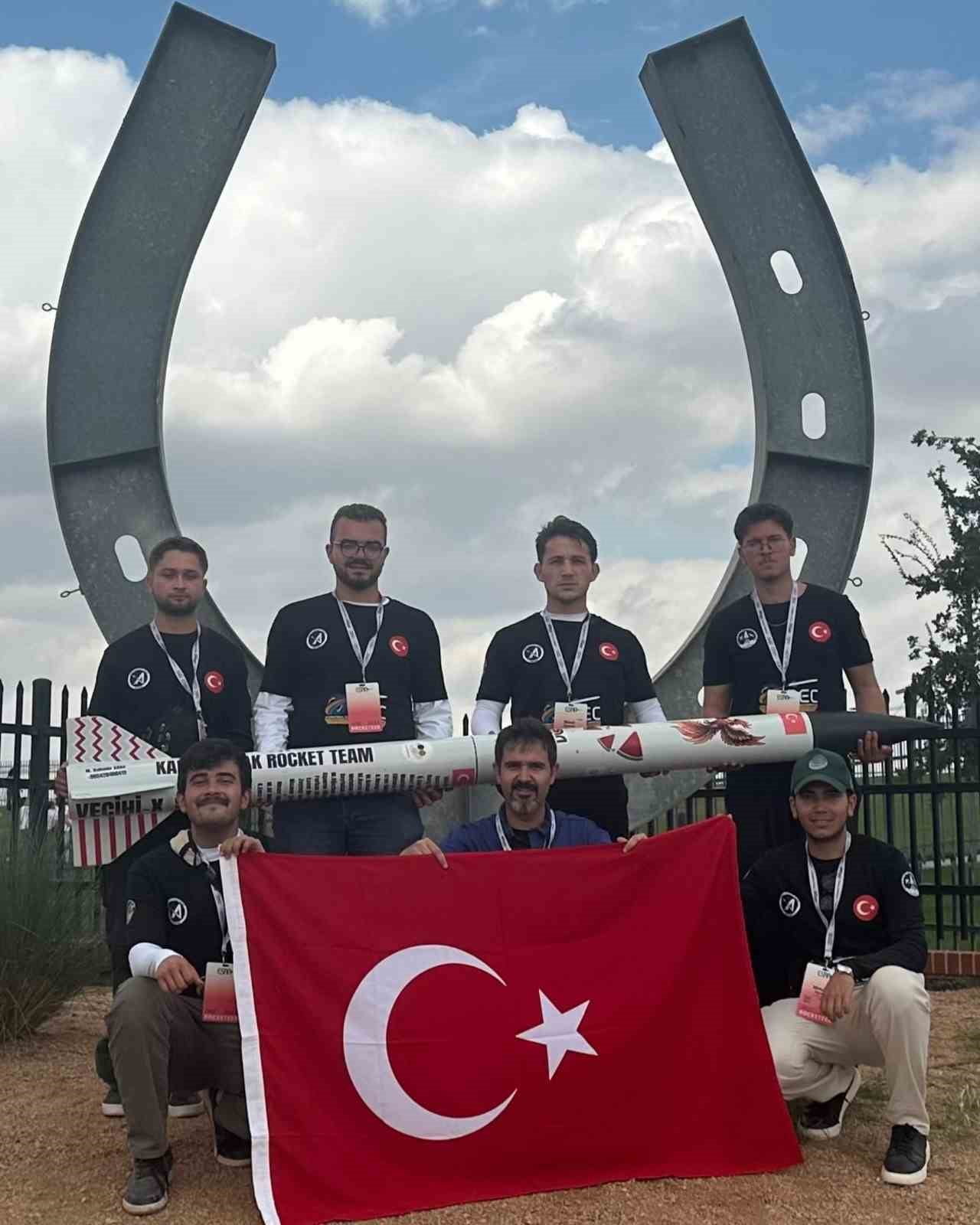 DÜZCE ÜNİVERSİTESİ HAVACILIK VE UZAY TOPLULUĞU BÜNYESİNDE FAALİYET GÖSTEREN KAPSÜL AZAK ROCKET...