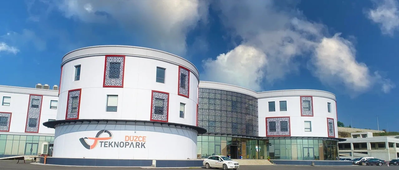 DÜZCE ÜNİVERSİTESİ KOORDİNATÖRLÜĞÜNDE VE DÜZCE TEKNOPARK ORTAKLIĞI İLE HAZIRLANAN EDUVENTURE...