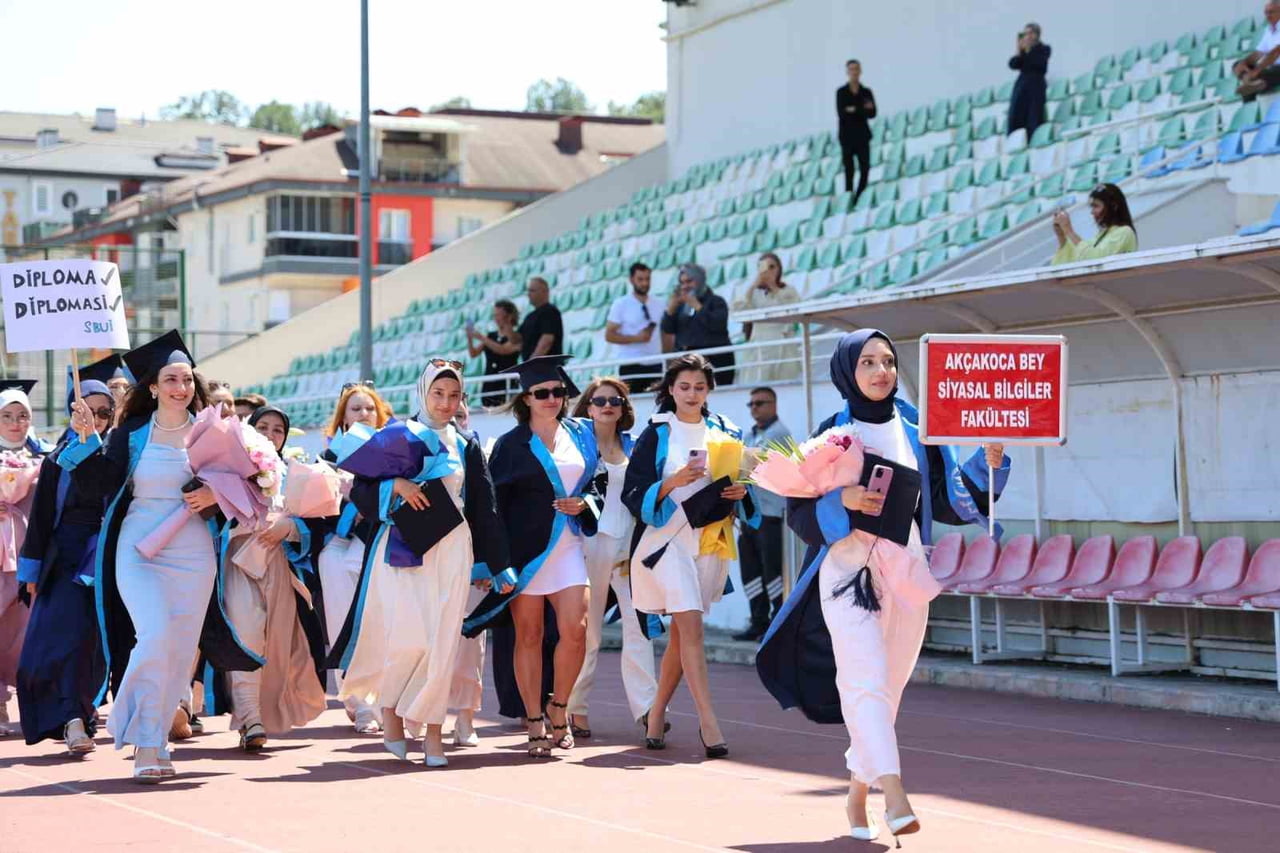 DÜZCE ÜNİVERSİTESİ TARAFINDAN DÜZENLENEN 2025-2026 AKADEMİK YILI MEZUNİYET TÖRENLERİNİN DÖRDÜNCÜ...