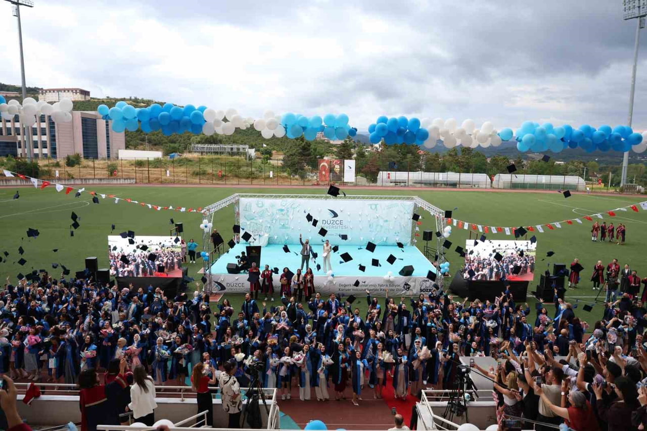 DÜZCE ÜNİVERSİTESİ TARAFINDAN DÜZENLENEN 2025-2026 AKADEMİK YILI MEZUNİYET TÖRENLERİNİN DÖRDÜNCÜ...
