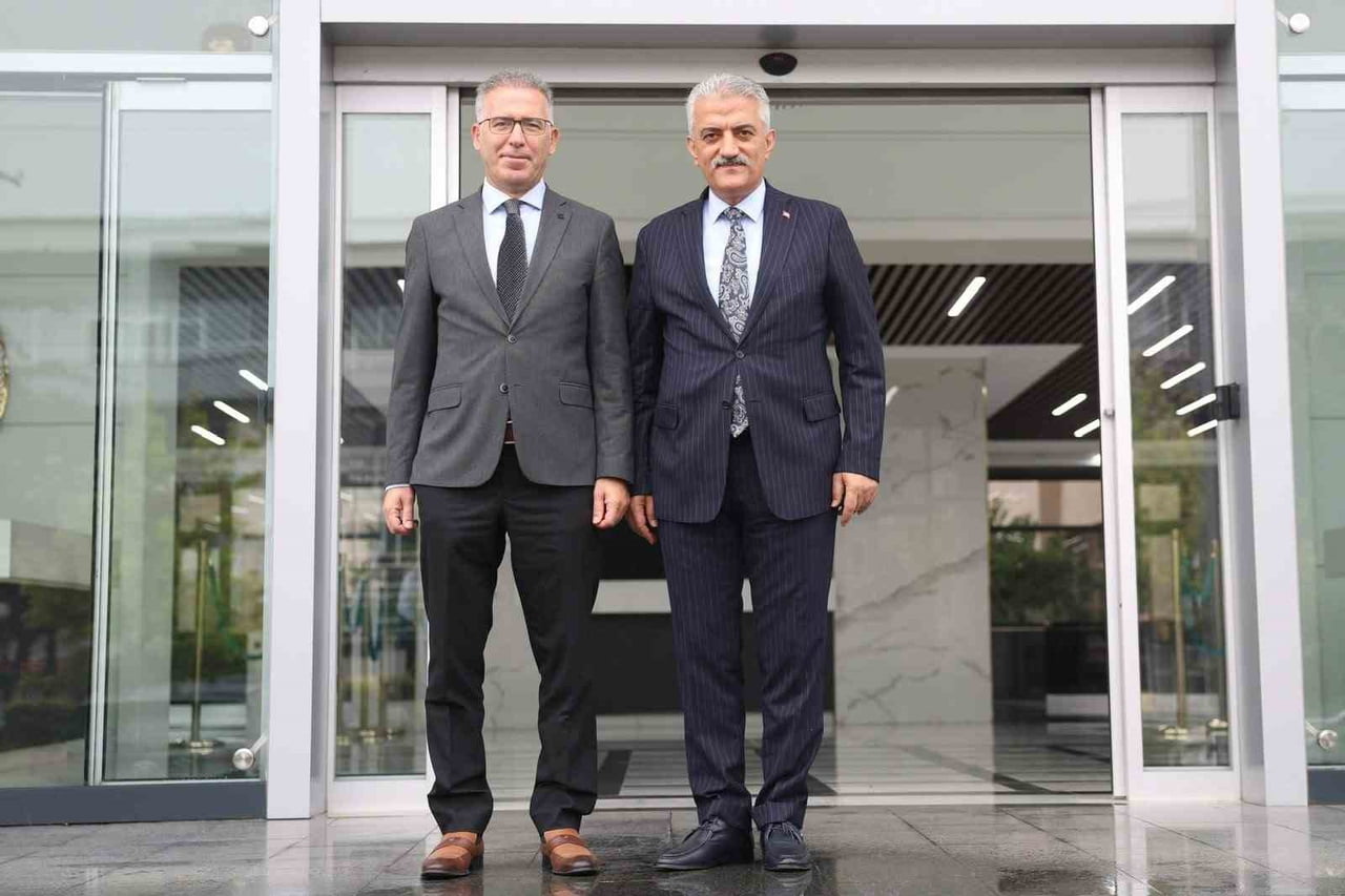 DÜZCE VALİSİ MEHMET MAKAS, DÜZCE CUMHURİYET BAŞSAVCILIĞI GÖREVİNE ATANAN MUHAMMET EMİN ÜNALAN İLE...