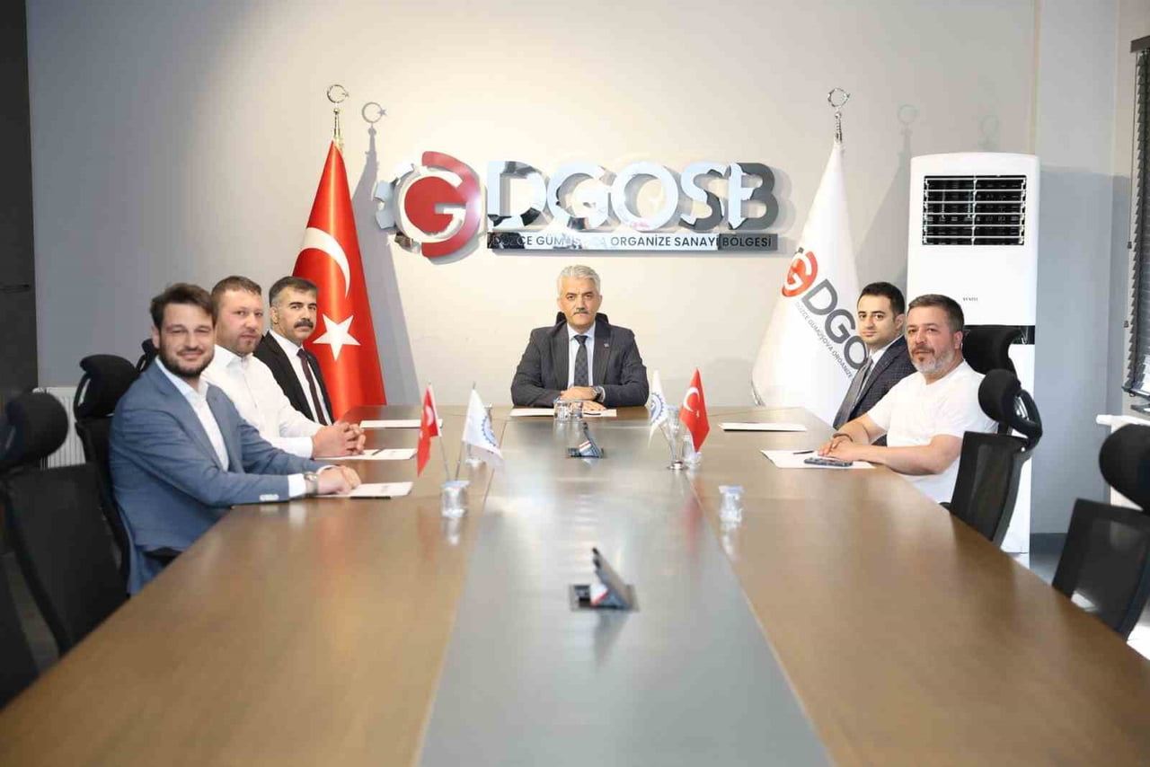DÜZCE VALİSİ MEHMET MAKAS, GÜMÜŞOVA ORGANİZE SANAYİ BÖLGESİ MÜDÜRLÜĞÜ'NÜ ZİYARET EDEREK YÜRÜTÜLEN...