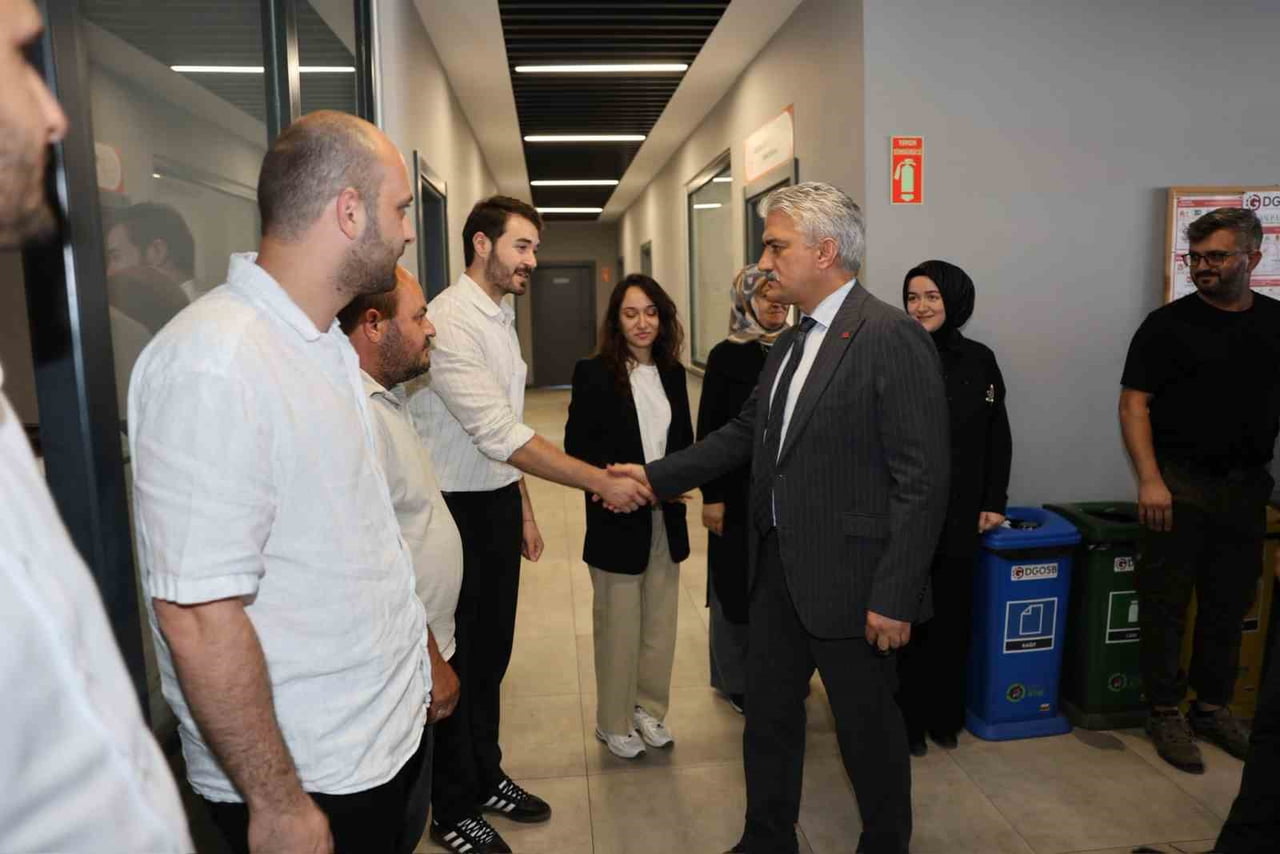 DÜZCE VALİSİ MEHMET MAKAS, GÜMÜŞOVA ORGANİZE SANAYİ BÖLGESİ MÜDÜRLÜĞÜ'NÜ ZİYARET EDEREK YÜRÜTÜLEN...