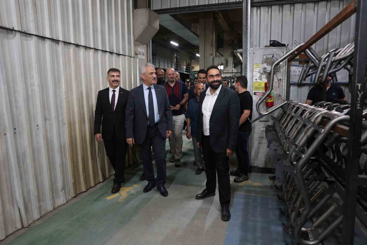 DÜZCE VALİSİ MEHMET MAKAS, KENTİN EKONOMİSİ VE İSTİHDAMINA KATKI SAĞLAYAN FABRİKALARI ZİYARET...