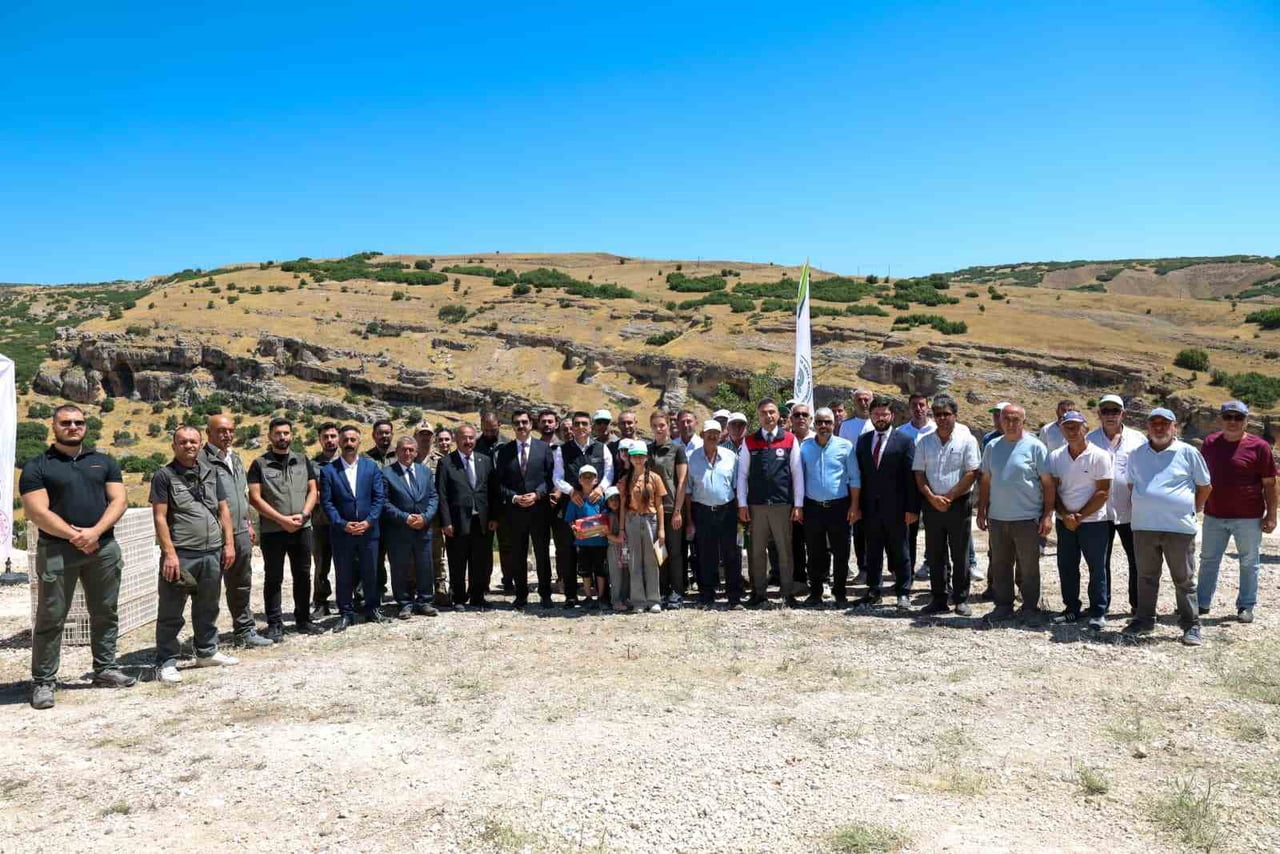 DÜZENLENEN PROGRAMA TUNCELİ VALİSİ ŞEFİK AYGÖL, MAZGİRT KAYMAKAMI EMRAH AKDUMAN, TARIM VE ORMAN İL...