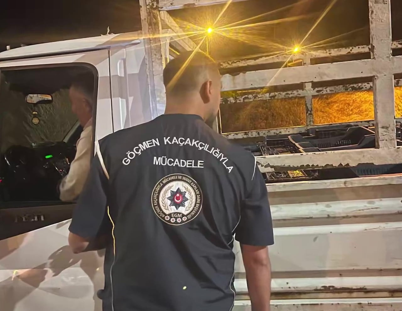 DÜZENSİZ GÖÇ VE GÖÇMEN KAÇAKÇILIĞINA YÖNELİK EŞ ZAMANLI DENETİMLER YAPILDI