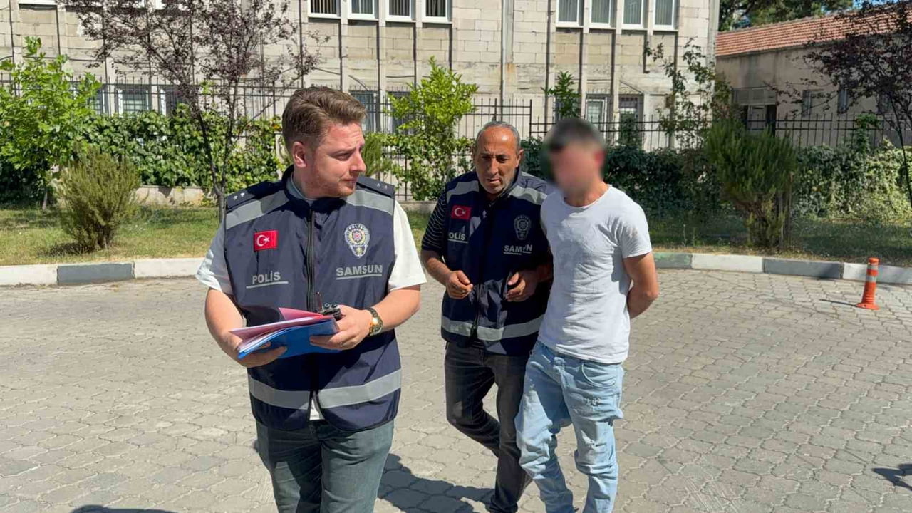 E.D.(34) POLİS TARAFINDAN GÖZALTINA ALINDI.