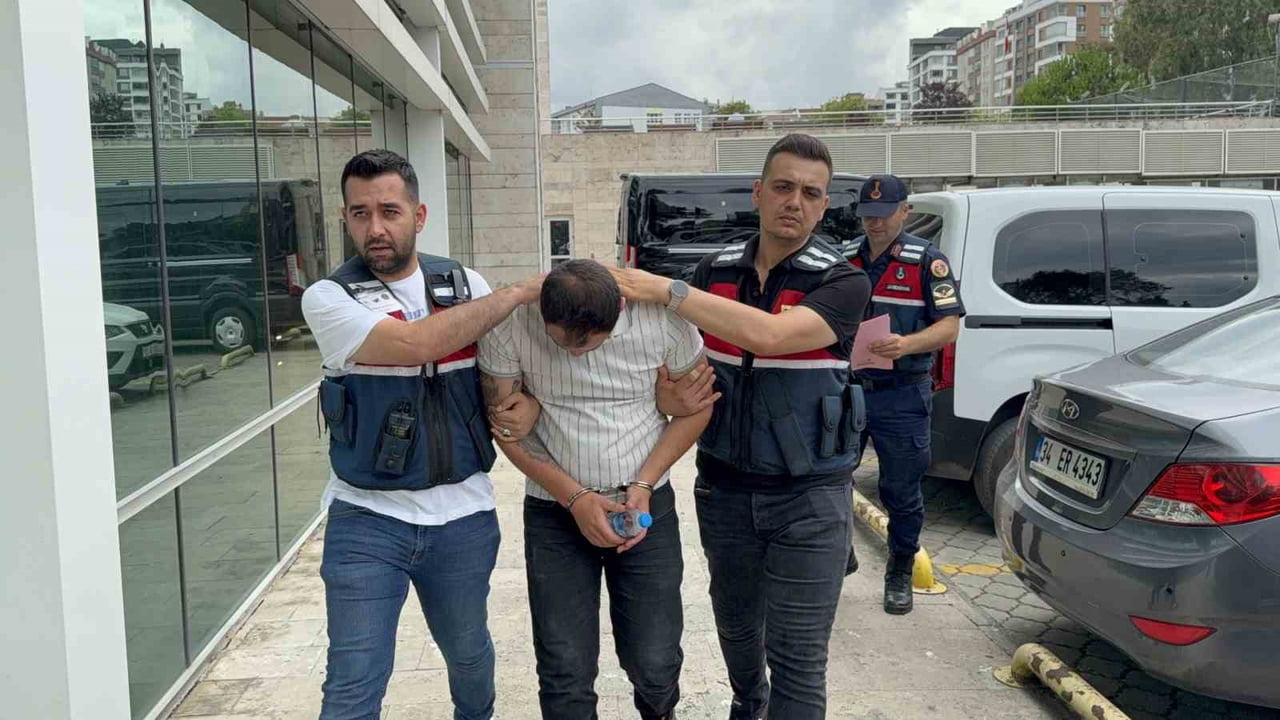 E.G. " UYUŞTURUCU MADDE TİCARETİ" SUÇUNDAN BUGÜN SAMSUN ADLİYESİNE SEVK EDİLDİ.