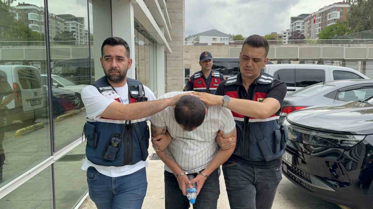 E.G. " UYUŞTURUCU MADDE TİCARETİ" SUÇUNDAN BUGÜN SAMSUN ADLİYESİNE SEVK EDİLDİ.