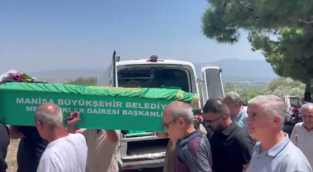 EBRU KOYUNCU'NUN NAAŞI, SANCAKLIİĞDECİK MAHALLESİ'NDE GÖZYAŞLARI ARASINDA TOPRAĞA VERİLDİ.