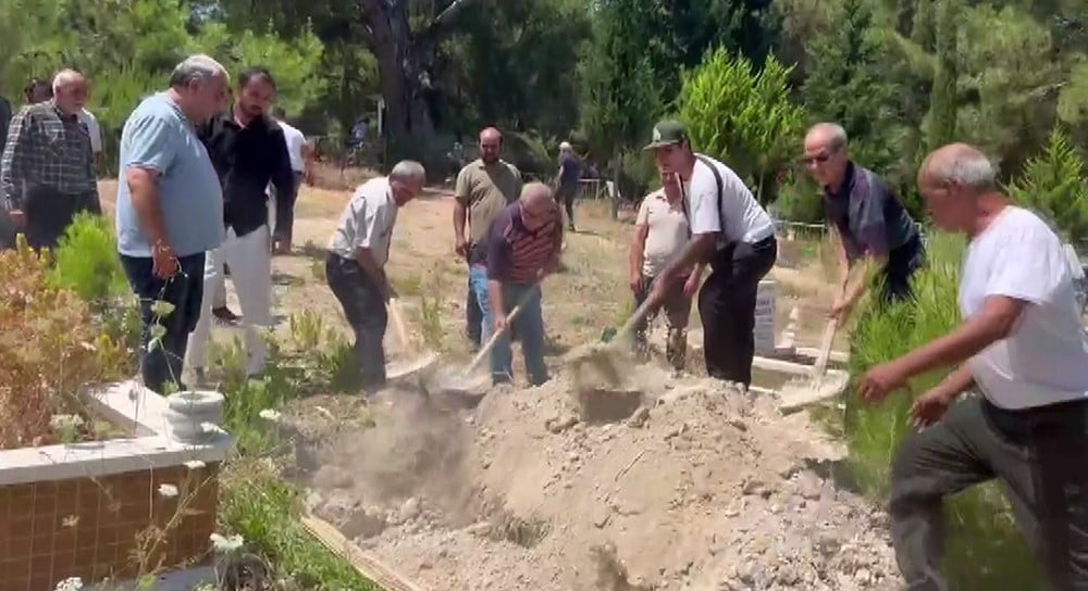 EBRU KOYUNCU'NUN NAAŞI, SANCAKLIİĞDECİK MAHALLESİ'NDE GÖZYAŞLARI ARASINDA TOPRAĞA VERİLDİ.