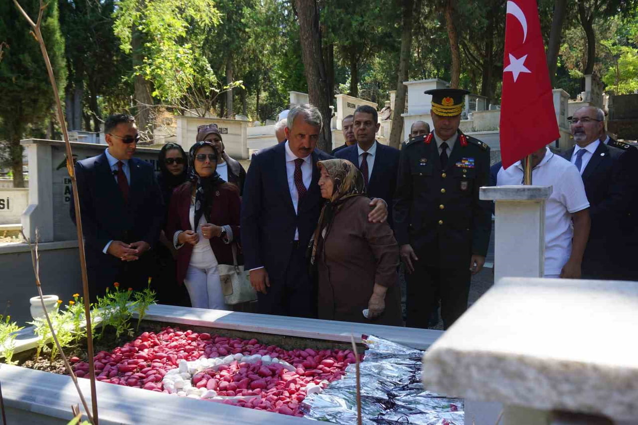 EDİRNE'DE 15 TEMMUZ MİLLİ BİRLİK VE BERABERLİK GÜNÜ PROGRAMLARI ÇERÇEVESİNDE İL PROTOKOLÜ...