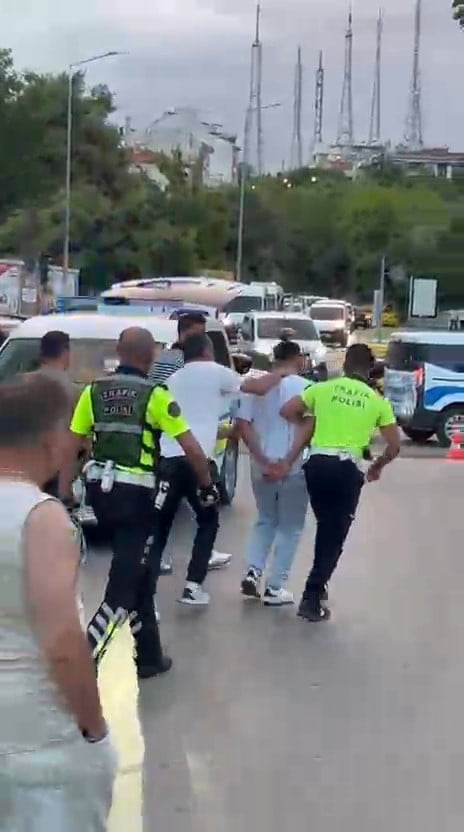 EDİRNE'DE İKİ AİLE ARASINDA KAVGA: ÇOK SAYIDA KİŞİ POLİS MERKEZİNE GÖTÜRÜLDÜ