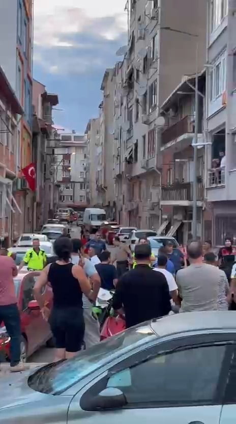 EDİRNE'DE İKİ AİLE ARASINDA KAVGA: ÇOK SAYIDA KİŞİ POLİS MERKEZİNE GÖTÜRÜLDÜ