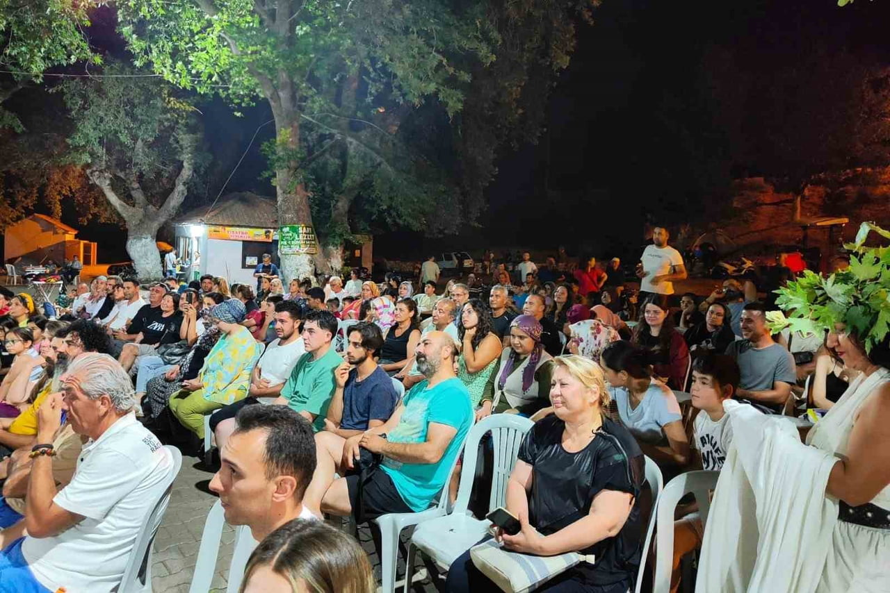 EFELER BELEDİYESİ ŞEHİR TİYATROSU, SALİHLİ SARDES 11. ULUSLARARASI DİONYSOS TİYATRO ŞENLİĞİ VE...